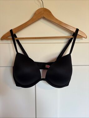 PINK Victoria's Secret Black Smooth Molded Super push up Bra